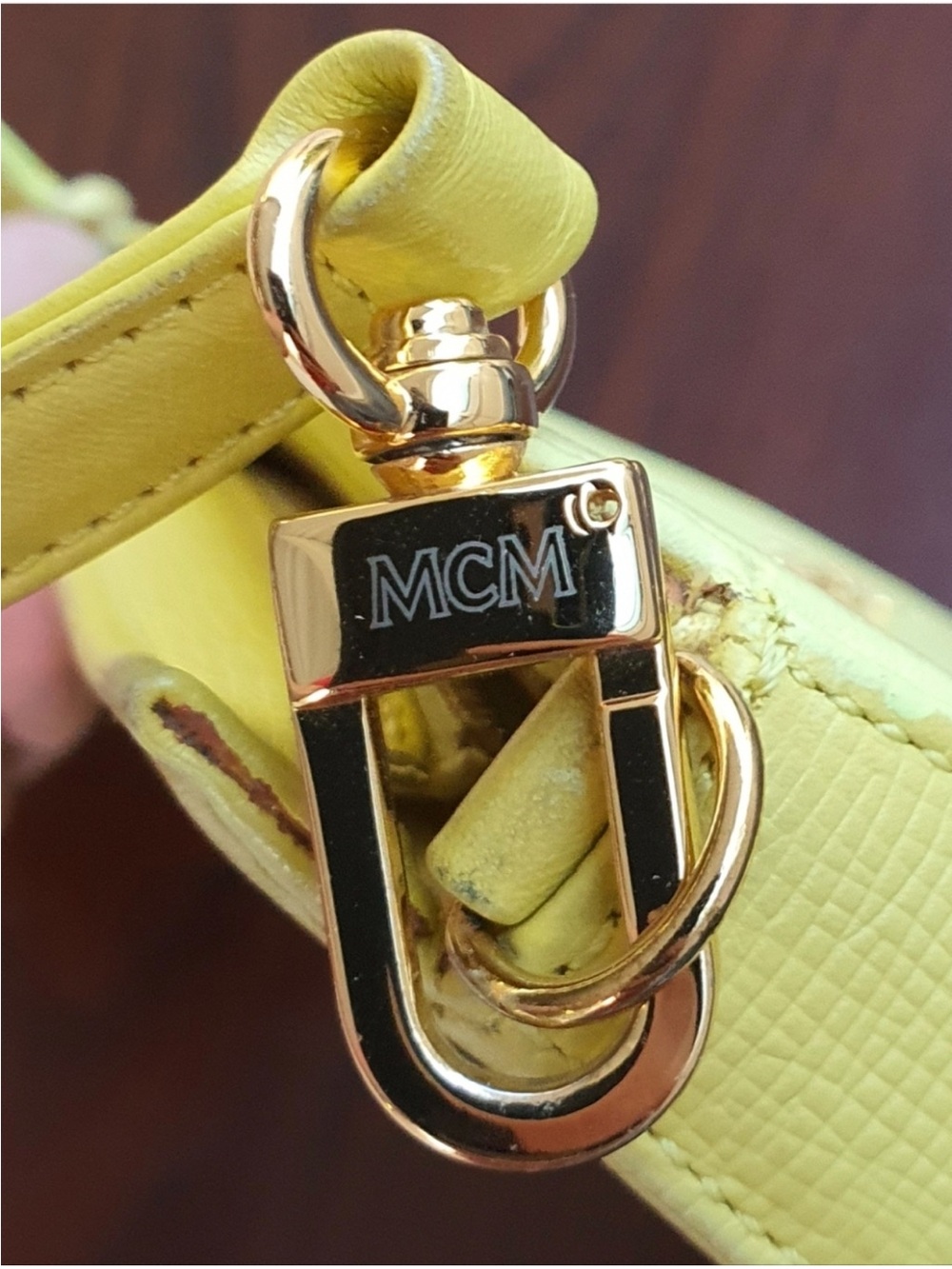 MCM - RARE Mini Yellow Pochette - Picture 5 of 9
